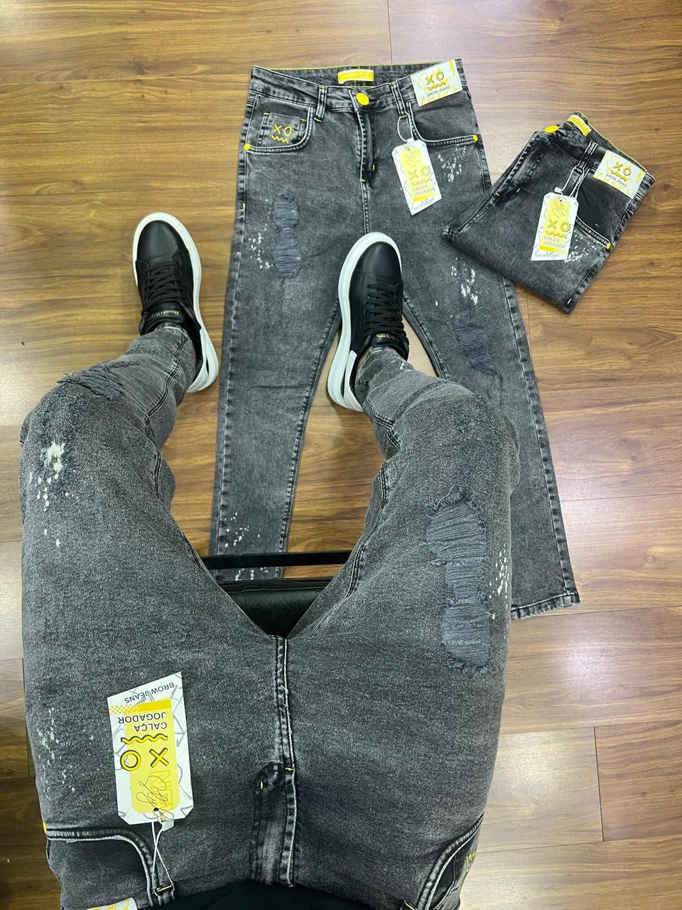 Calça Brow Jeans grafite detalhada