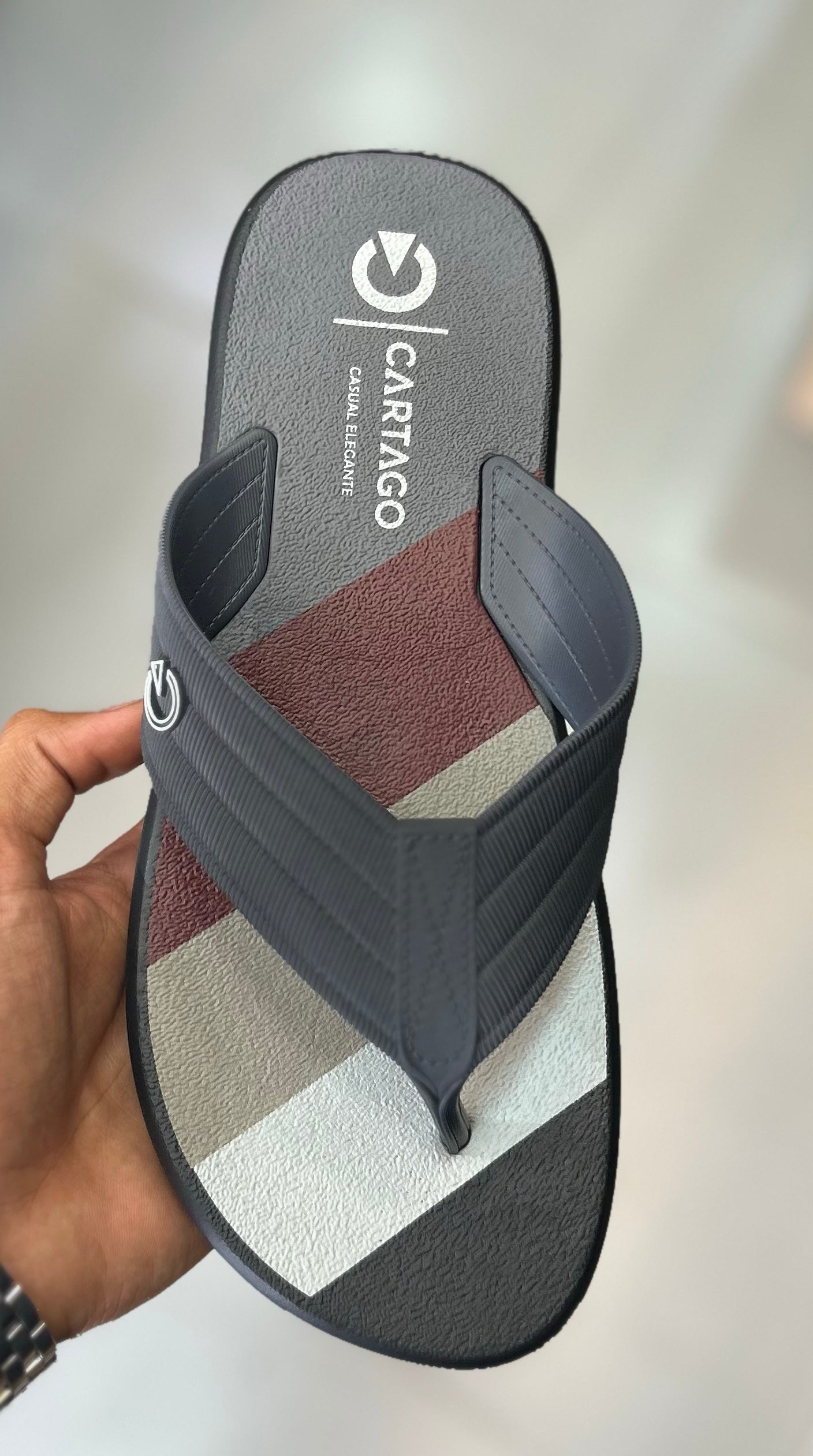 Chinelo Cartago Montreal preto/cinza/bordo