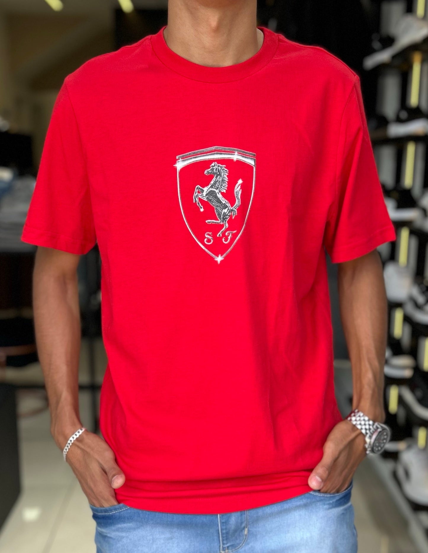 Camiseta Ferrari vermelha
