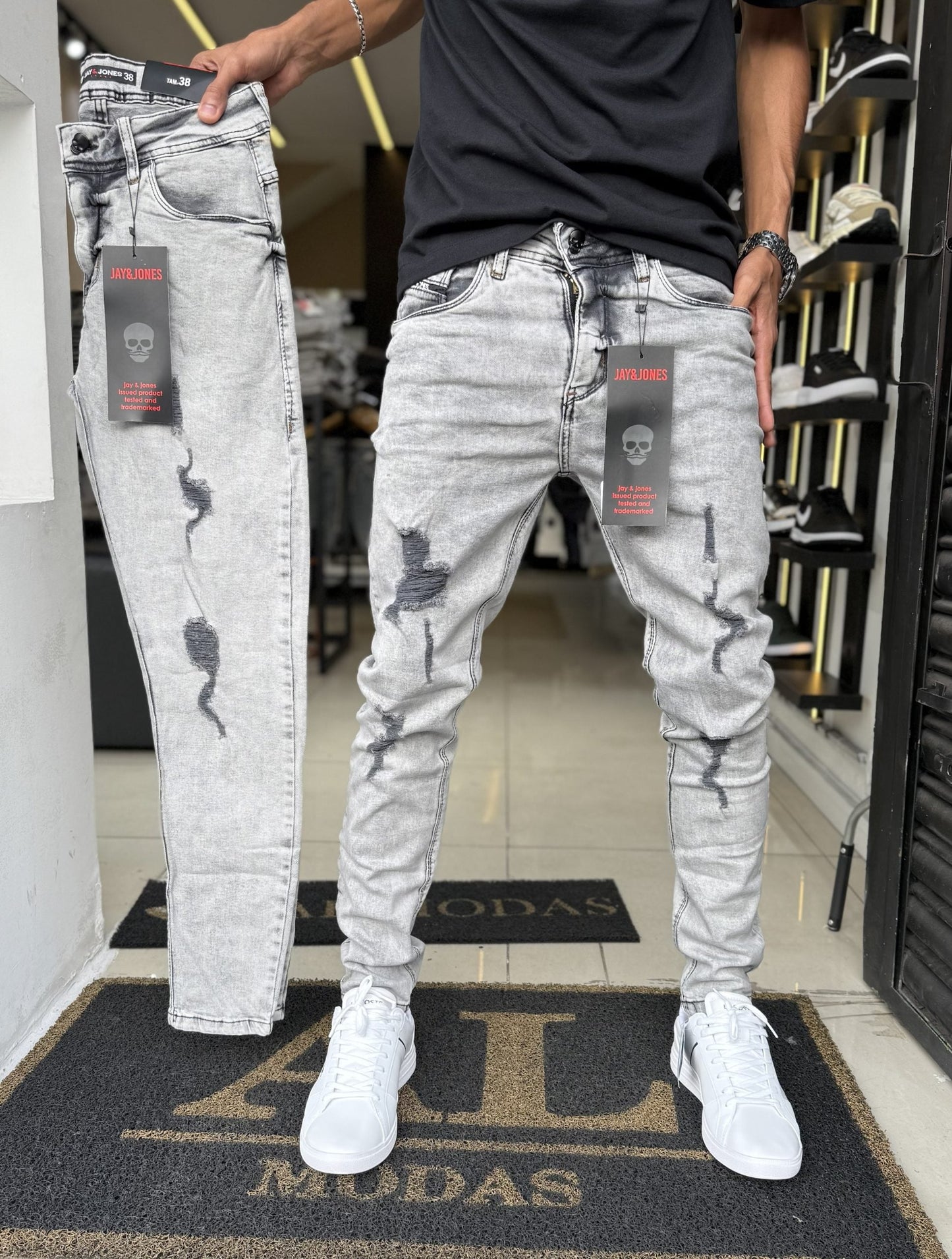 Calça JAY e JONeS rasgadinha