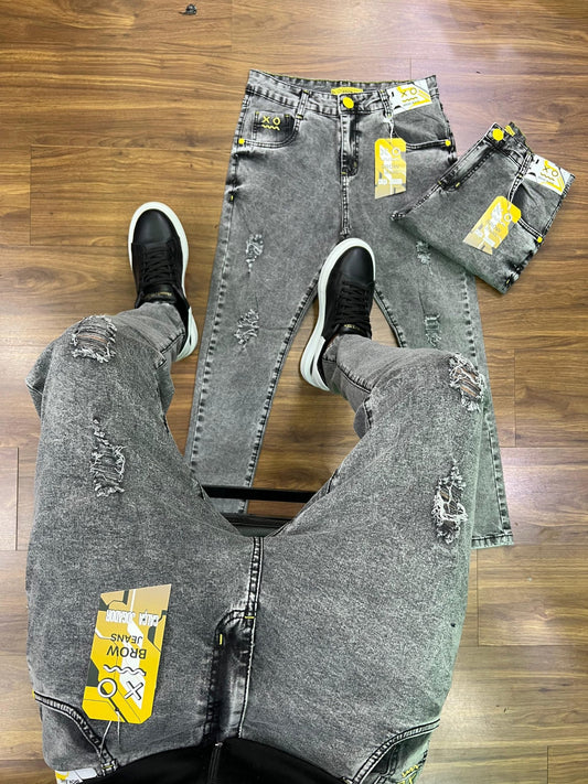 Calça Brow Jeans cinza detalhada