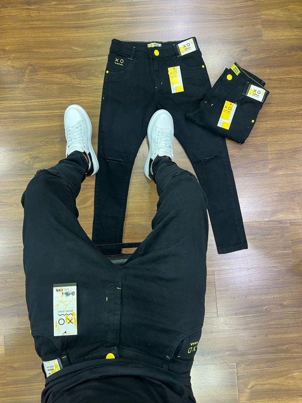 Calça Brow Jeans Preta rasgo joelho