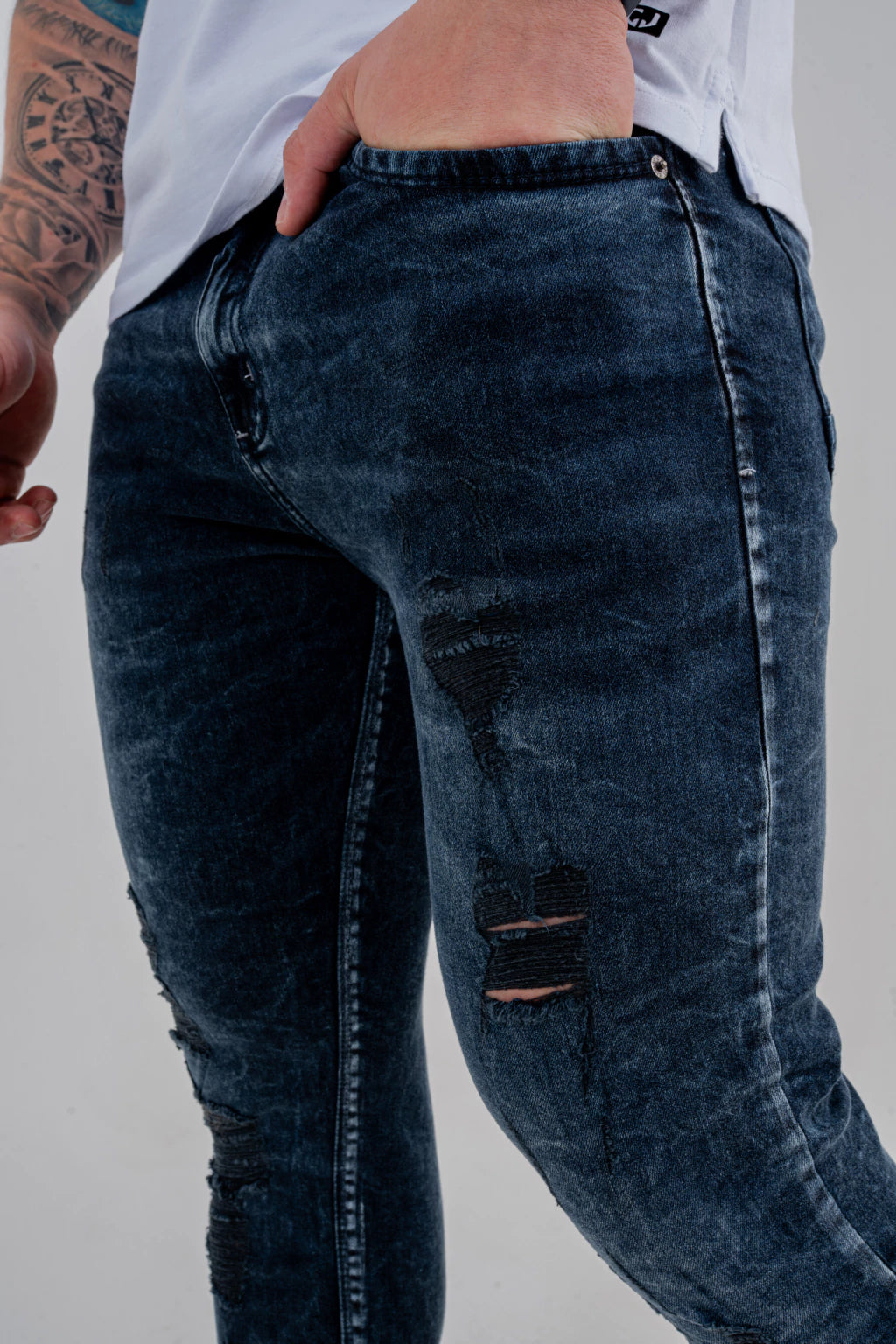 Calça Skinny Destroyed Escura