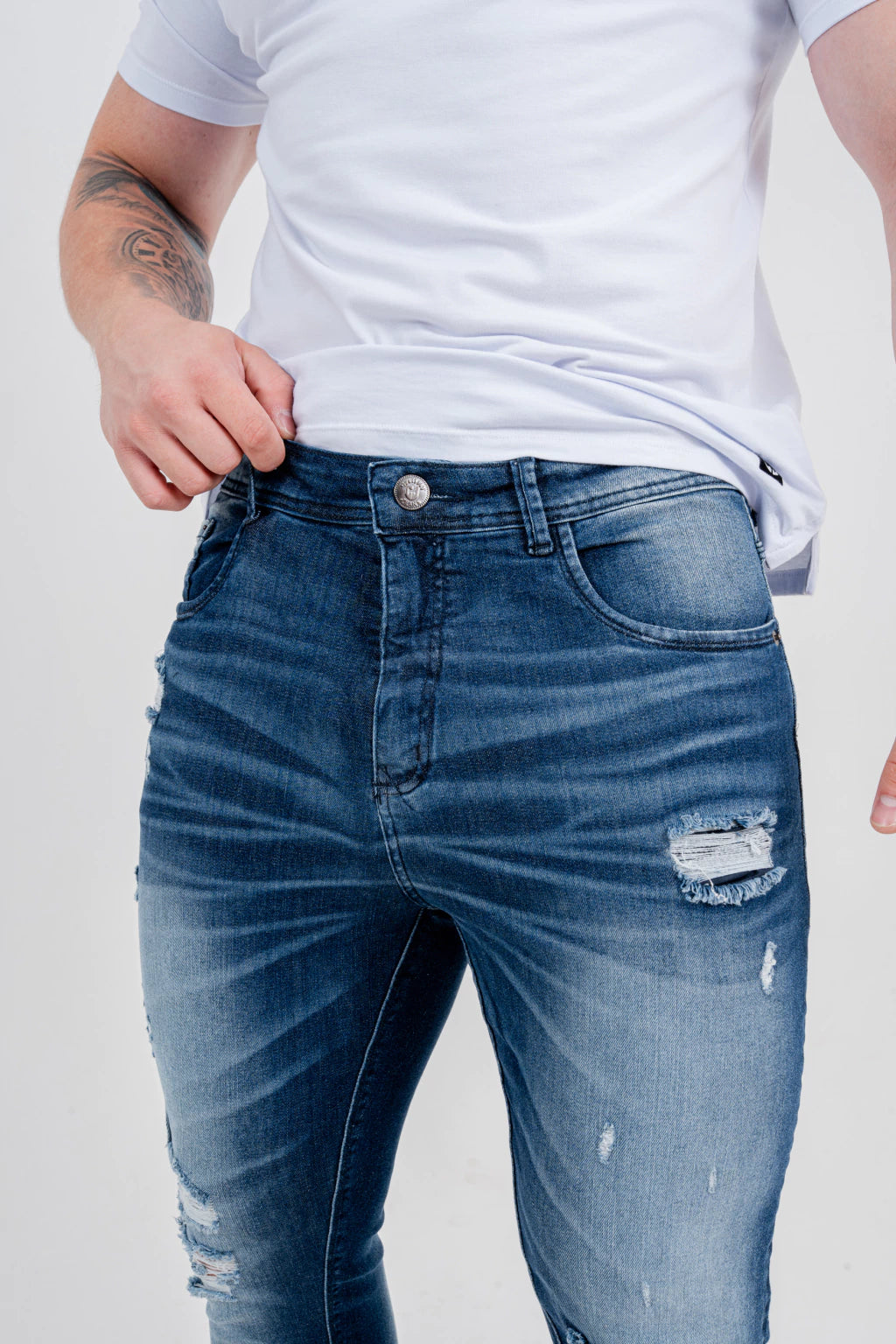 Calça Skinny Destroyed C/ Patch