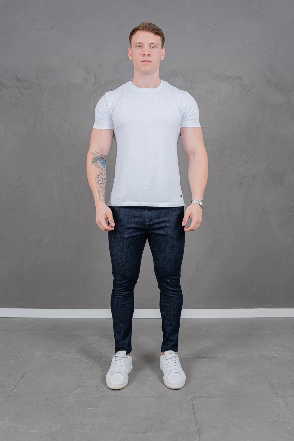 Calça Skinny Básica Escura