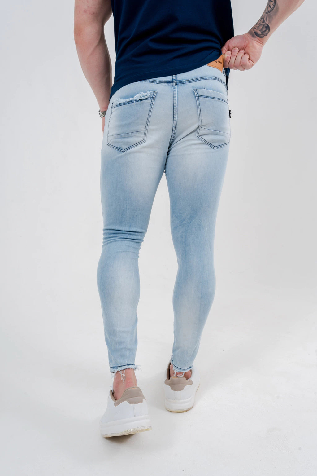 Calça Skinny Destroyed C/Pigmento