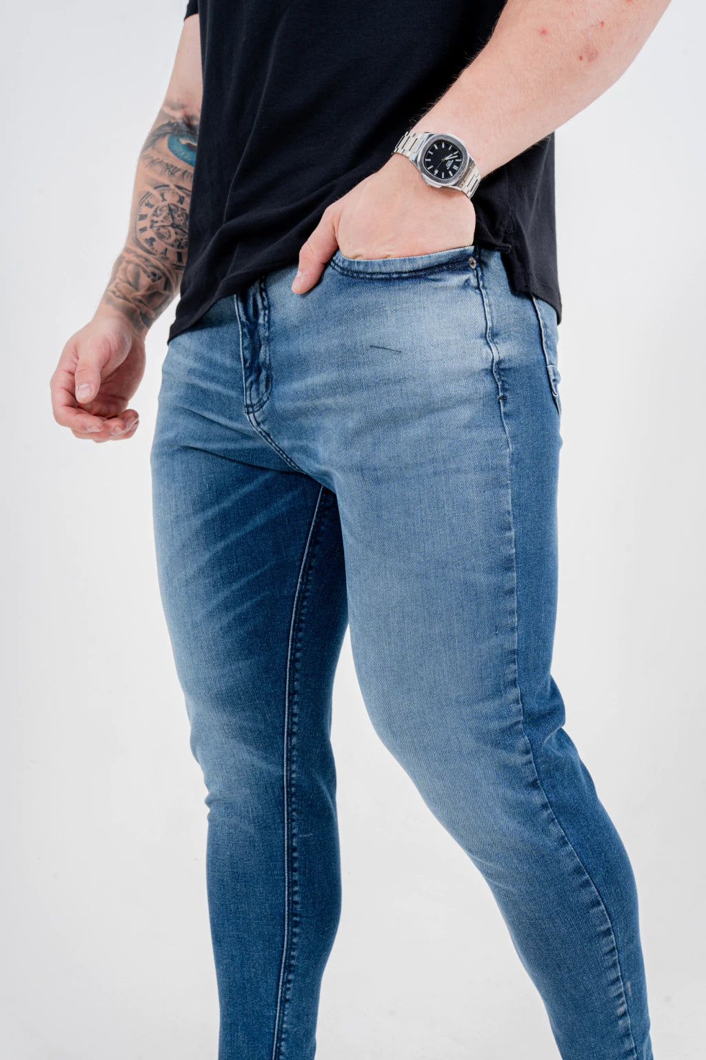 Calça Skinny Básica Escura