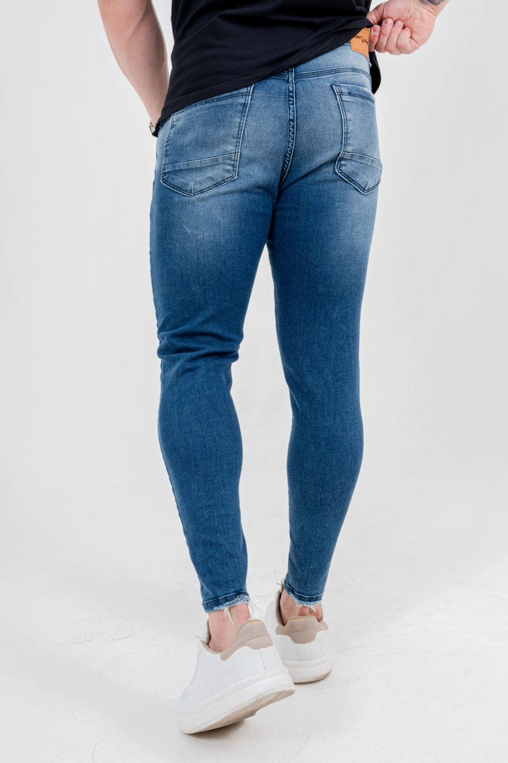 Calça Skinny Básica Escura