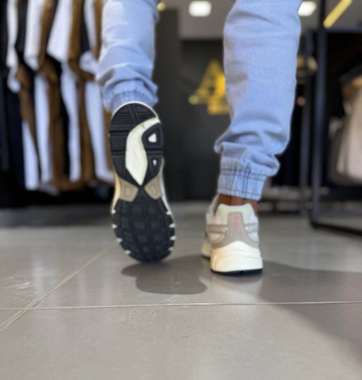 Tênis Nike Initiador Bege