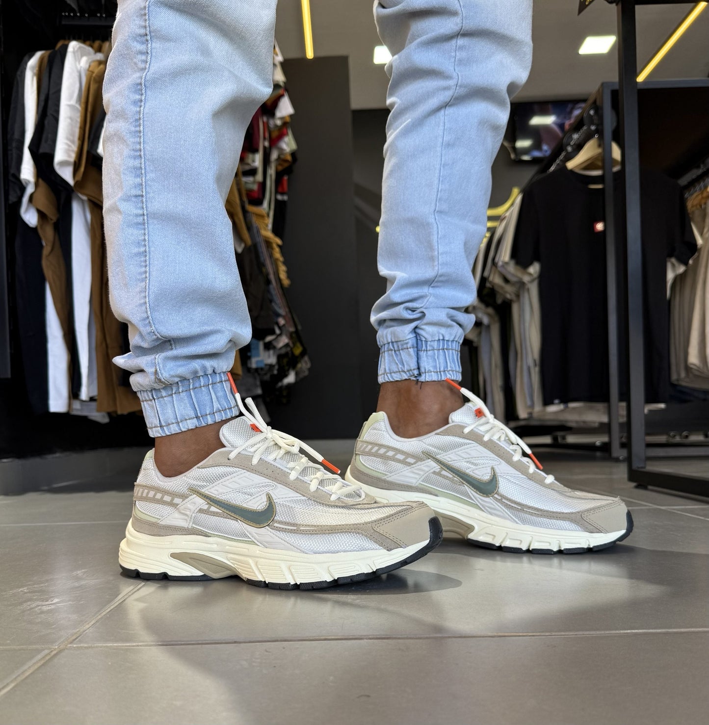 Tênis Nike Initiador Bege