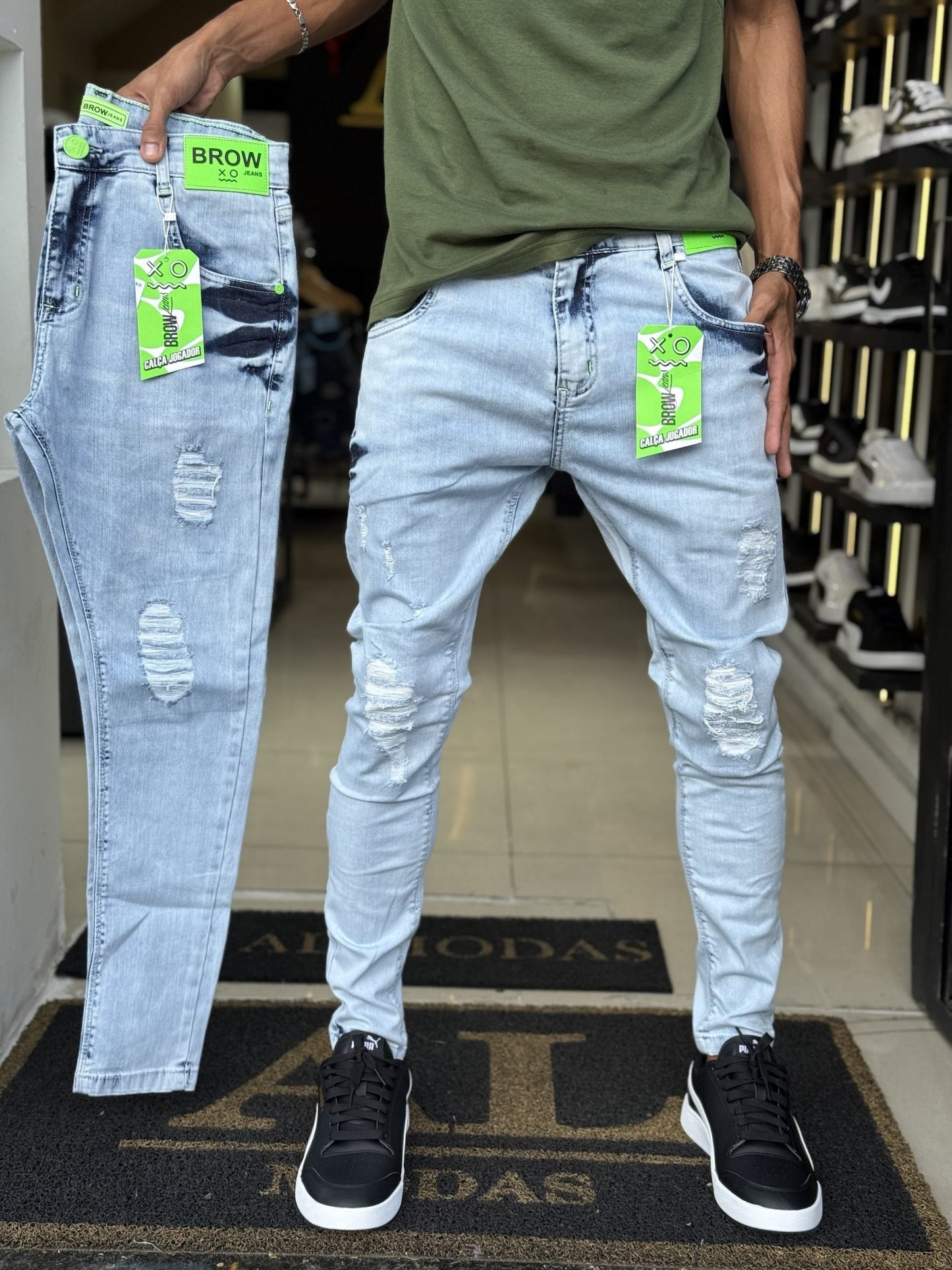 Calça Brow Jeans clara manchada