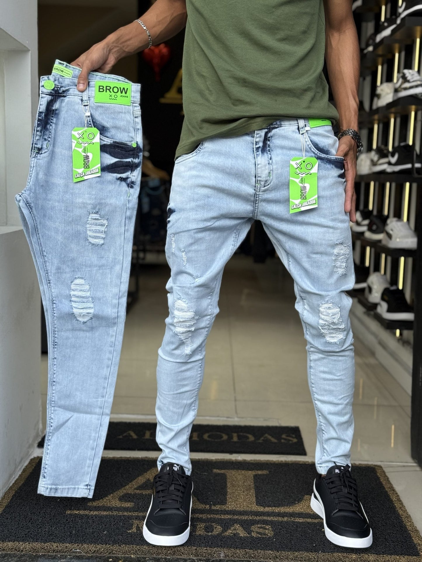 Calça Brow Jeans clara manchada