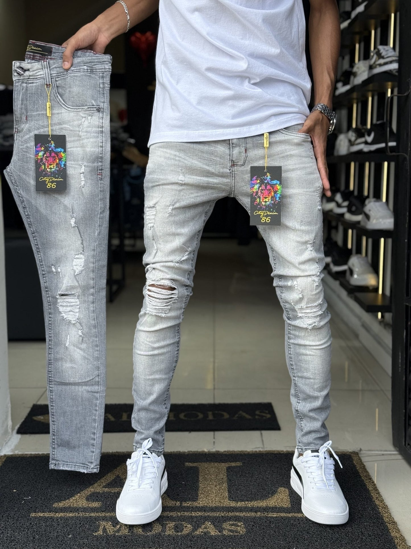 Calça City Denim cinza detalhada