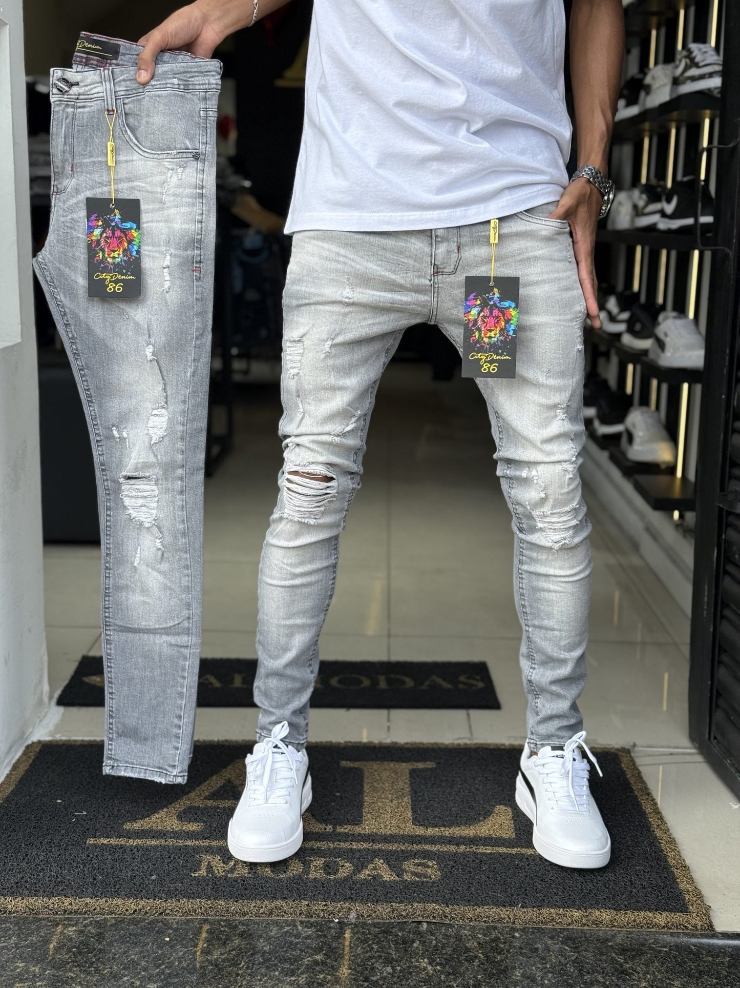 Calça City Denim cinza detalhada