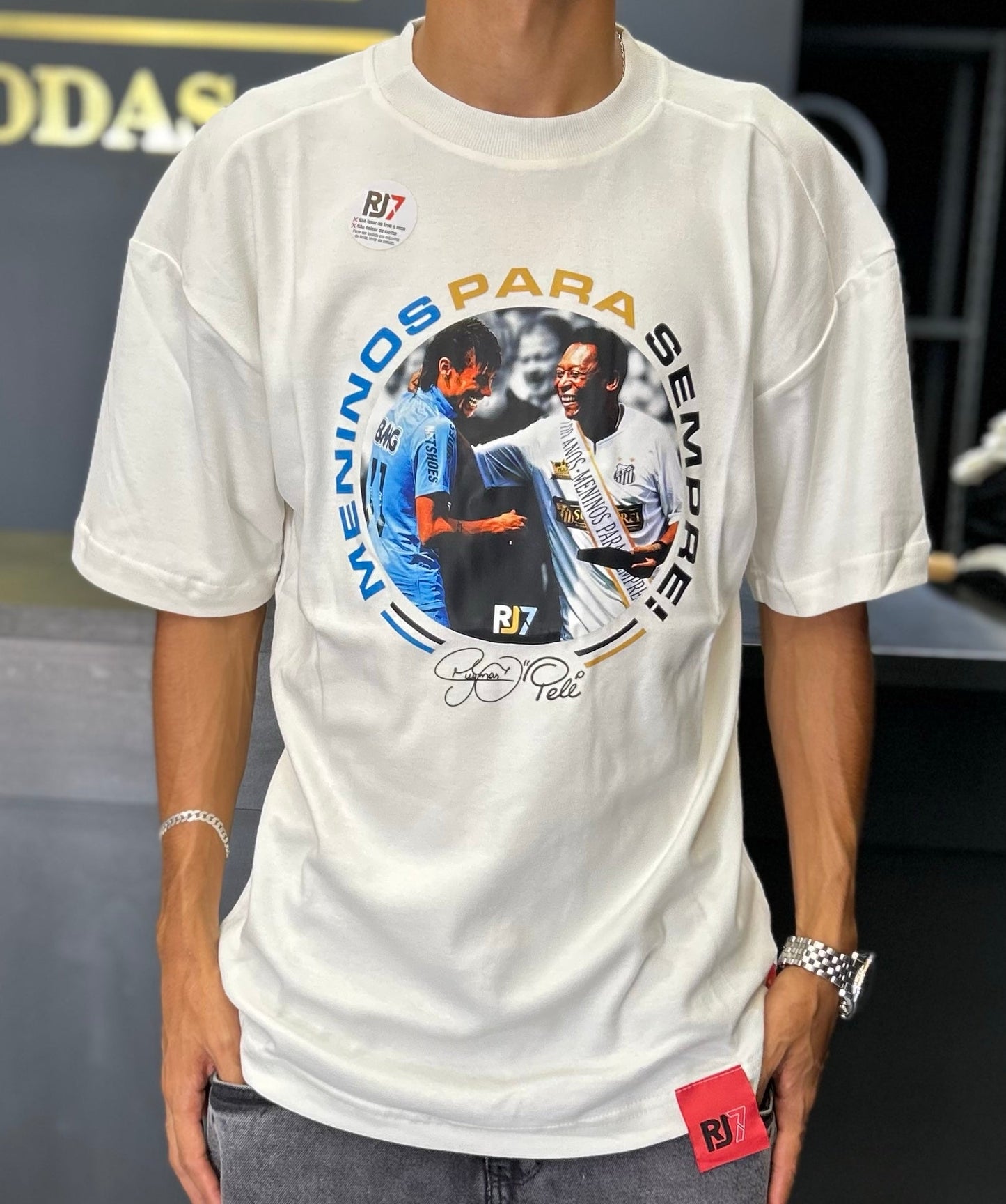 Camiseta oversized RJ7 meninos para sempre off white