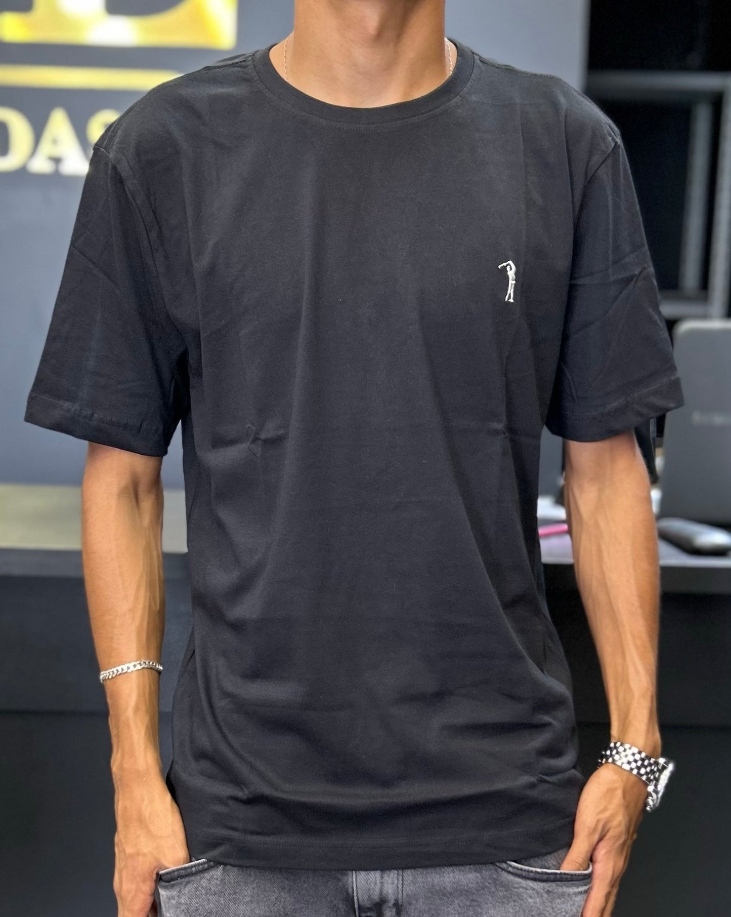 Camiseta Aleatory gola careca Preta