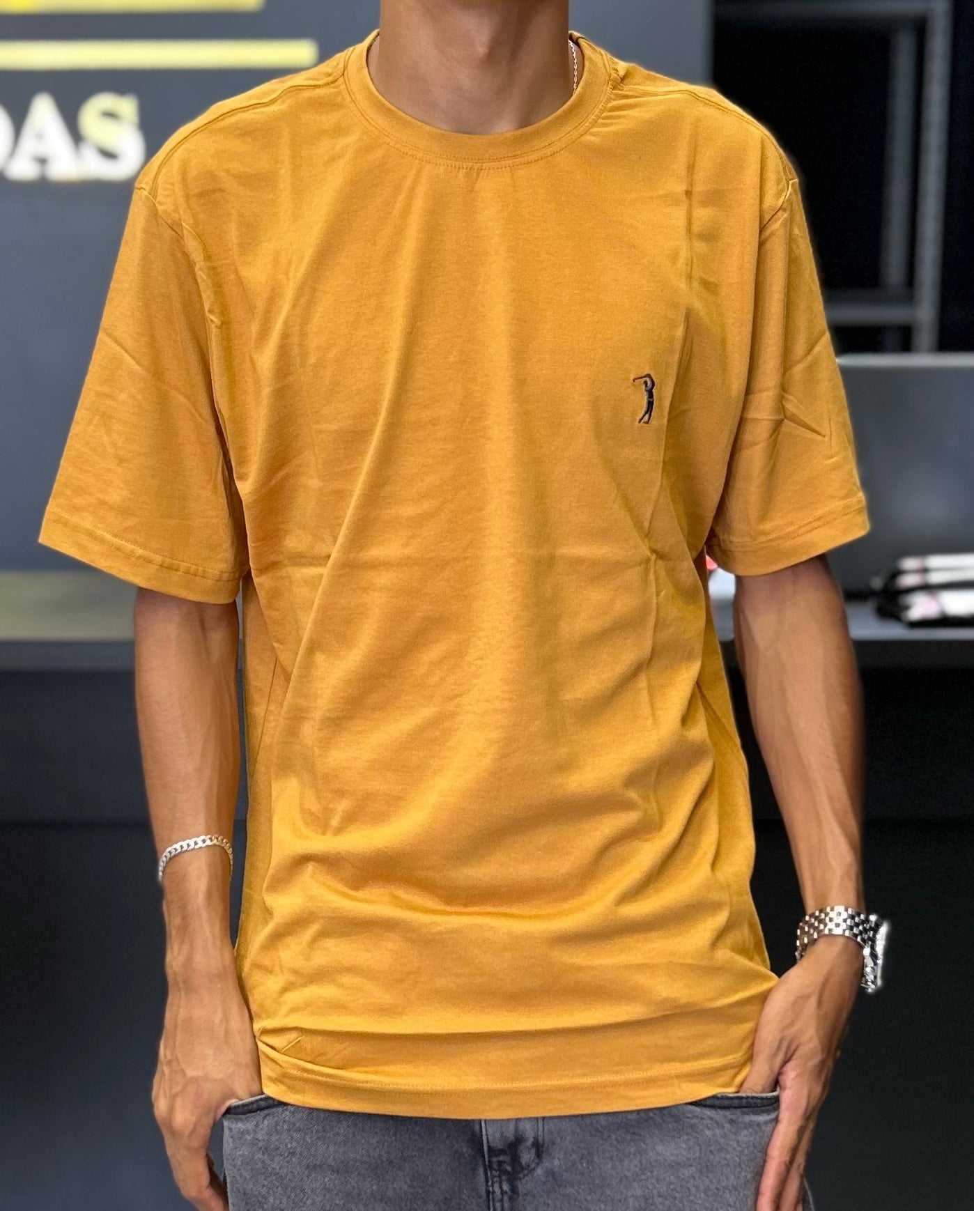 Camiseta Aleatory Gola careca básica