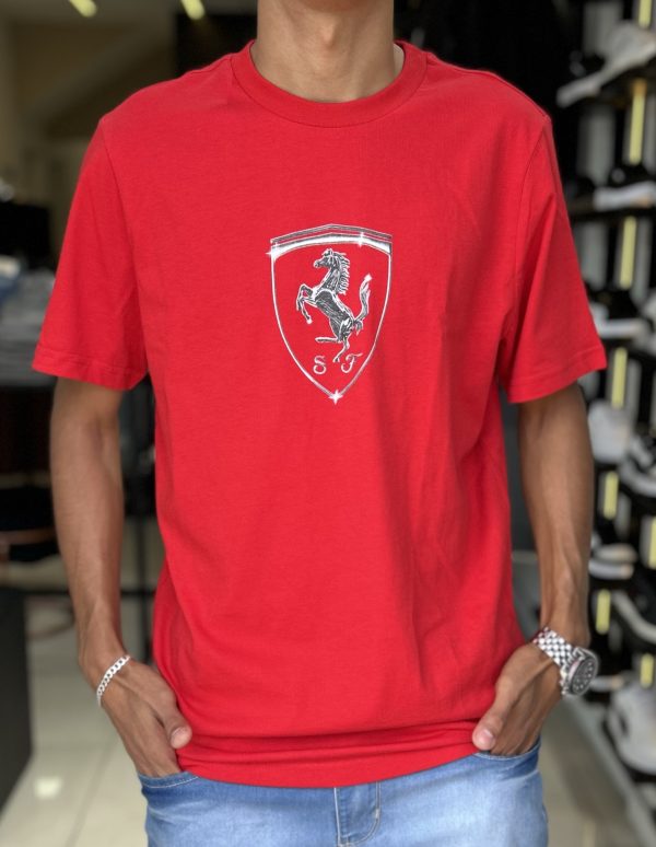 Camiseta Ferrari vermelha