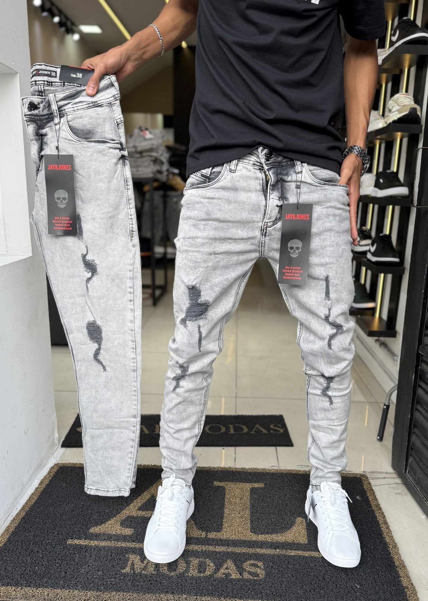 Calça JAY e JONeS rasgadinha