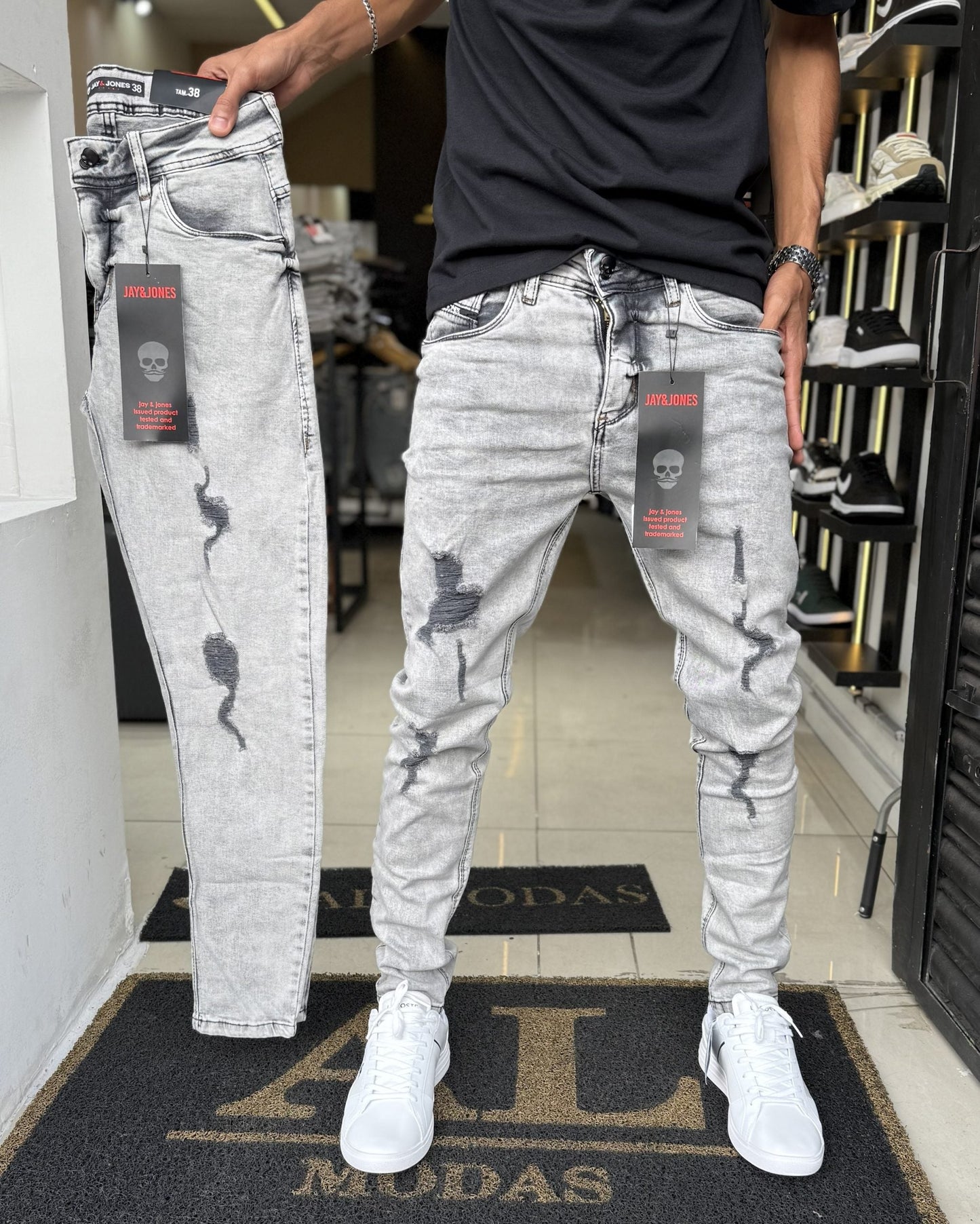 Calça JAY e JONeS rasgadinha